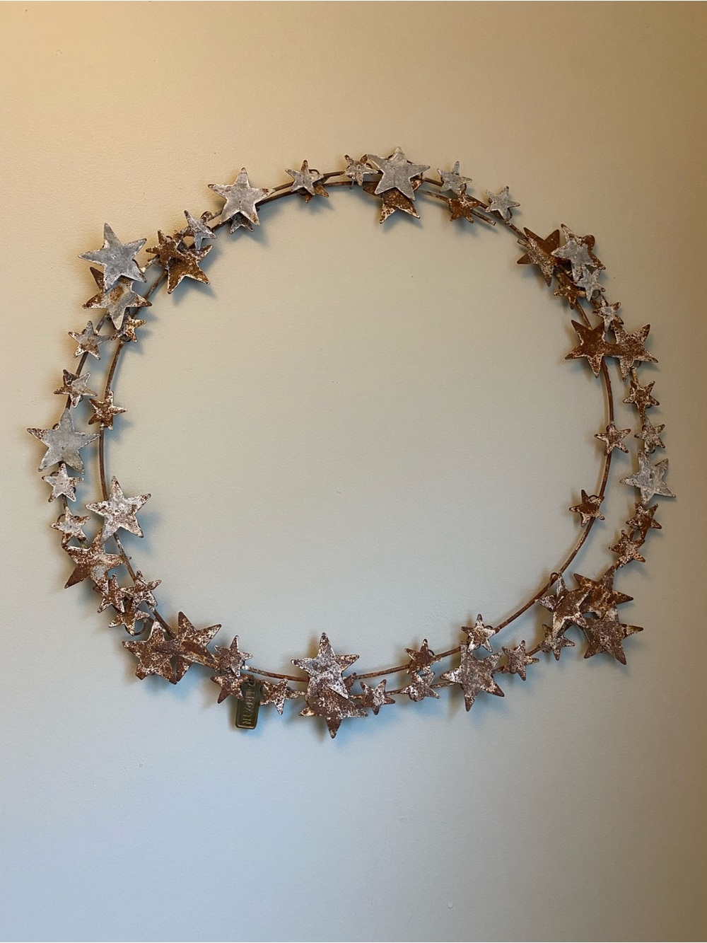 Metal Star Distressed Wreath Wall Decor Rust / White